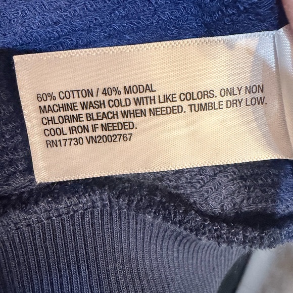 Universal Thread Deep Blue V-Neck Sweater - Picture 3 of 4